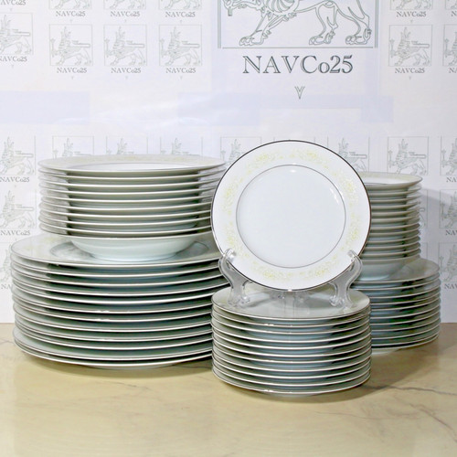Near mint lot white gold - lot,